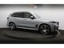 BMW X5 xDrive50e Launch Edition Dealeronderh. / Panoramadak / M-Sport kuipstoelen / Stoelventilatie / Harman Kardon / Trekhaak / Driving Prof / Parking Prof / Crafted Clarity