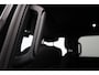 Land Rover Defender 110 2.0 P300e 110 X-Dynamic SE Dealeronderh. / 5 jaar garantie / Trekhaak / Panoramadak / Winterpakket / 20 inch / Stoelventilatie / Black Pack / Luchtvering / Clearsight Smart View