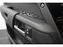Land Rover Defender 110 2.0 P300e 110 X-Dynamic SE Dealeronderh. / 5 jaar garantie / Trekhaak / Panoramadak / Winterpakket / 20 inch / Stoelventilatie / Black Pack / Luchtvering / Clearsight Smart View