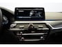 BMW 5-Serie 520e Business Edition Plus Laser / Comfort stoelen / Elek. verstel. stoelen / 20''LM velgen / Privacy Glass / Carbon zwart / Leder