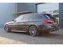 BMW 5-Serie Touring 520i High Executive M-Sport HeadUp/Camera/Panodak/Stoel&Stuurverwarming/Virtual/PDC/LederMemory/Navi/LED/20"LM