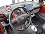 Toyota Aygo 1.0-12V Aspiration Red /Nieuwe apk bij aflevering/AUTOMAAT/carplay/Airco/Lm velgen/5 drs.