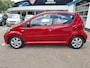 Toyota Aygo 1.0-12V Aspiration Red /Nieuwe apk bij aflevering/AUTOMAAT/carplay/Airco/Lm velgen/5 drs.