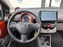 Toyota Aygo 1.0-12V Aspiration Red /Nieuwe apk bij aflevering/AUTOMAAT/carplay/Airco/Lm velgen/5 drs.