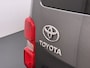 Toyota ProAce Worker L3 2.0D-4D 177PK Automaat Leder Dubbele Cabine 5-Persoons Stoelverwarming Trekhaak Camera 3D-Navi Ecc Apple Carplay Android Auto Sidebar Lmv 17" Privacy Glas Betonplex Vloer Wandbetimmering 1e Eigenaar 2.500KG Trekgewicht 400NM