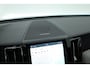 Volvo XC60 2.0 T6 Plug-in hybrid AWD Plus Black Edition | Pano-dak | Trekhaak | 360 camera | H&K Audio |