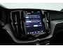 Volvo XC60 2.0 T6 Plug-in hybrid AWD Plus Black Edition | Pano-dak | Trekhaak | 360 camera | H&K Audio |