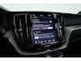 Volvo XC60 2.0 T6 Plug-in hybrid AWD Plus Black Edition | Pano-dak | Trekhaak | 360 camera | H&K Audio |
