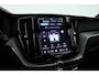 Volvo XC60 2.0 T6 Plug-in hybrid AWD Plus Black Edition | Pano-dak | Trekhaak | 360 camera | H&K Audio |