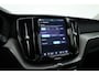 Volvo XC60 2.0 T6 Plug-in hybrid AWD Plus Bright | Prijs rijklaar | Trekhaak | Pano-dak | Camera | 4x Stoel + stuurverw. | 20 inch |