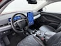 Ford Mustang Mach-E Extended RWD 98kWh SOH 94% Trekhaak Adap.Cruise B&O-Audio Leder 360°Camera Stoel+Stuurverwarming Navi Ecc Apple Carplay Android Auto Lmv 18" Privacy Glas Pdc Voorruitverwarming DAB Elek.Achterklep Keyless Dodehoekwaarschuwing 1e Eigenaar 750KG Trekgewicht Origineel Nederlandse Auto