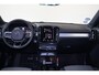 Volvo XC40 T4 Recharge Plus Dark - Intellisafe Assist/Surround - Sensus navigatie - Harman Kardon Audio - Elektrisch bedienbare voorstoelen - Verwarmbare voorstoelen - Parkeercamera - LED koplampen - Mistlampen - Trekhaak semi elektrisch inklapbaar