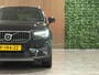 Volvo XC40 T4 Recharge Plus Bright | Trekhaak | Harman Kardon | All Season banden | Bestuurdersstoel elektrisch geheugen | Adaptieve Cruise Control | Stoel en Stuurwielverwarming | Parkeercamera | Pilot Assist | BLIS Dode Hoek Detectie | Parkeersensoren voor+achter | Passagiersstoel elektrisch | 18 Inch | Zitting velenging voorstoelen | Keyless Drive | Climate Control L+R | Regensensor | Privacy Glass | Automatisch dimmende binnen en buitenspiegels | Elektrisch bedienbare achterklep | DAB Radio | Draadloos telefoon opladen | Apple Carplay/Android Auto | Volvo On Call met mobiele App functie | Onyx Black Metallic |