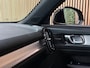 Volvo XC40 T4 Recharge Plus Bright | Trekhaak | Harman Kardon | All Season banden | Bestuurdersstoel elektrisch geheugen | Adaptieve Cruise Control | Stoel en Stuurwielverwarming | Parkeercamera | Pilot Assist | BLIS Dode Hoek Detectie | Parkeersensoren voor+achter | Passagiersstoel elektrisch | 18 Inch | Zitting velenging voorstoelen | Keyless Drive | Climate Control L+R | Regensensor | Privacy Glass | Automatisch dimmende binnen en buitenspiegels | Elektrisch bedienbare achterklep | DAB Radio | Draadloos telefoon opladen | Apple Carplay/Android Auto | Volvo On Call met mobiele App functie | Onyx Black Metallic |