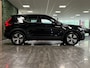 Volvo XC40 T4 Recharge Plus Bright | Trekhaak | Harman Kardon | All Season banden | Bestuurdersstoel elektrisch geheugen | Adaptieve Cruise Control | Stoel en Stuurwielverwarming | Parkeercamera | Pilot Assist | BLIS Dode Hoek Detectie | Parkeersensoren voor+achter | Passagiersstoel elektrisch | 18 Inch | Zitting velenging voorstoelen | Keyless Drive | Climate Control L+R | Regensensor | Privacy Glass | Automatisch dimmende binnen en buitenspiegels | Elektrisch bedienbare achterklep | DAB Radio | Draadloos telefoon opladen | Apple Carplay/Android Auto | Volvo On Call met mobiele App functie | Onyx Black Metallic |