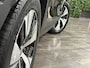 Volvo XC40 T4 Recharge Plus Bright | Trekhaak | Harman Kardon | All Season banden | Bestuurdersstoel elektrisch geheugen | Adaptieve Cruise Control | Stoel en Stuurwielverwarming | Parkeercamera | Pilot Assist | BLIS Dode Hoek Detectie | Parkeersensoren voor+achter | Passagiersstoel elektrisch | 18 Inch | Zitting velenging voorstoelen | Keyless Drive | Climate Control L+R | Regensensor | Privacy Glass | Automatisch dimmende binnen en buitenspiegels | Elektrisch bedienbare achterklep | DAB Radio | Draadloos telefoon opladen | Apple Carplay/Android Auto | Volvo On Call met mobiele App functie | Onyx Black Metallic |