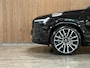 Volvo XC90 T8 AWD Recharge Ultra Black Executive Edit. | Full Option! | Bowers & Wilkins | Luchtvering | Stoelventilatie | Trekhaak | 360 Camera | Head-Up Display | Stoelmassage | 455pk | Adaptieve Cruise Control | Stoelverwarming voor+achter | Stuurwielverwarming | Schuifdak | 22 Inch | Full LED Matrix Meesturende koplampen | Gelamineerde/geluidwerende zijruiten | Pilot Assist | BLIS Dode Hoek Detectie | Alcantara hemelbekleding | Lederen handgrepen en zonnekleppen | Elektrische voorstoelen geheugen | Nappa Lederen bekleding | Zitting verlenging voorstoelen | Lederen Dashboard | Google Infotainment | Keyless Drive | Parkeersensoren voor+achter | Privacy Glass | Elektrisch bedienbare achterklep | Geïntegreerde zongordijnen achterportieren | Geïntegreerd kinderzitje achterin | Verlichte instaplijsten | 7-Persoons | 4-Zone Climate Control | DAB Radio | Apple Carplay/Android Auto | Alarm Klasse III | Draadloos telefoon opladen | Volvo On Call met mobiele App functie | Onyx Black Metallic |