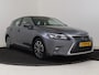 Lexus CT 200h Luxury Line | Dealer onderhouden | Mark Levinson Premium Surround | Memory Seat | Lederen bekleding | Stoelverwarming | Climate Control | Cruise Control Adaptive | Navigatie | Achteruitrijcamera |