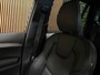 Volvo XC90 T8 AWD Recharge R-Design Long Range | Luchtvering | Stoelventilatie | Trekhaak | 360° Camera | Harman Kardon | 455pk | Schuifdak | Stoelmassage | Adaptieve Cruise Control | Stoelverwarming voor+achter | Stuurwielverwarming | 20 Inch | Full LED meesturende koplampen | Pilot Assist | BLIS Dode Hoek Detectie | Elektrische voorstoelen geheugen | Nappa lederen bekleding | Lederen dashboard | Elektrisch verstelbare zijwangen | Keyless Drive | Parkeersensoren voor+achter | Privacy Glass | Elektrisch bedienbare achterklep | Gelamineerde/geluidwerende zijramen | Geïntegreerde zongordijnen achterportieren | 7-Persoons | 4-Zone Climate Control | DAB Radio | Apple Carplay/Android Auto | Draadloos telefoon opladen | Verlichte instaplijsten | Volvo On Call met mobiele App functie | Bright Silver Metallic |