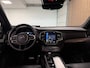Volvo XC90 T8 AWD Recharge R-Design Long Range | Luchtvering | Stoelventilatie | Trekhaak | 360° Camera | Harman Kardon | 455pk | Schuifdak | Stoelmassage | Adaptieve Cruise Control | Stoelverwarming voor+achter | Stuurwielverwarming | 20 Inch | Full LED meesturende koplampen | Pilot Assist | BLIS Dode Hoek Detectie | Elektrische voorstoelen geheugen | Nappa lederen bekleding | Lederen dashboard | Elektrisch verstelbare zijwangen | Keyless Drive | Parkeersensoren voor+achter | Privacy Glass | Elektrisch bedienbare achterklep | Gelamineerde/geluidwerende zijramen | Geïntegreerde zongordijnen achterportieren | 7-Persoons | 4-Zone Climate Control | DAB Radio | Apple Carplay/Android Auto | Draadloos telefoon opladen | Verlichte instaplijsten | Volvo On Call met mobiele App functie | Bright Silver Metallic |