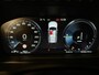 Volvo XC90 T8 AWD Recharge R-Design Long Range | Luchtvering | Stoelventilatie | Trekhaak | 360° Camera | Harman Kardon | 455pk | Schuifdak | Stoelmassage | Adaptieve Cruise Control | Stoelverwarming voor+achter | Stuurwielverwarming | 20 Inch | Full LED meesturende koplampen | Pilot Assist | BLIS Dode Hoek Detectie | Elektrische voorstoelen geheugen | Nappa lederen bekleding | Lederen dashboard | Elektrisch verstelbare zijwangen | Keyless Drive | Parkeersensoren voor+achter | Privacy Glass | Elektrisch bedienbare achterklep | Gelamineerde/geluidwerende zijramen | Geïntegreerde zongordijnen achterportieren | 7-Persoons | 4-Zone Climate Control | DAB Radio | Apple Carplay/Android Auto | Draadloos telefoon opladen | Verlichte instaplijsten | Volvo On Call met mobiele App functie | Bright Silver Metallic |