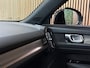 Volvo XC40 Recharge Plus | 96% SoH | Parkeercamera | All-season banden | Stoel en Stuurwielverwarming | 19 Inch | Microtech / alcantara bekleding met wit stiksel en bies | Zitting verlenging voorstoelen |  Google Infotainment | Keyless Drive | Parkeersensoren voor+achter | Privacy Glass | Elektrisch bedienbare achterklep | Draadloos telefoon opladen | DAB Radio | Apple Carplay/Android Auto | Volvo On Call met mobiele App functie | Onyx Black Metallic |