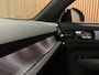 Volvo EX40 Single Motor Extended Range Ultra 82 kWh | 100% SoH | Schuifdak | 360° Camera | All Season banden | Harman Kardon | Adaptieve Cruise Control | Bestuurdersstoel elektrisch geheugen | Stoel en Stuurwielverwarming | 19 Inch | Passagiersstoel elektrisch | Microtech / alcantara bekleding met wit stiksel en bies | Zitting verlenging voorstoelen | Pilot Assist | BLIS Dode Hoek Detectie | Warmtepomp | Google Infotainment | Keyless Drive | Parkeersensoren voor+achter | Privacy Glass | Elektrisch bedienbare achterklep | Draadloos telefoon opladen | DAB Radio | Apple Carplay/Android Auto | Volvo On Call met mobiele App functie | Sage Green Metallic |