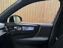 Volvo EX40 Single Motor Extended Range Ultra 82 kWh | 100% SoH | Schuifdak | 360° Camera | All Season banden | Harman Kardon | Adaptieve Cruise Control | Bestuurdersstoel elektrisch geheugen | Stoel en Stuurwielverwarming | 19 Inch | Passagiersstoel elektrisch | Microtech / alcantara bekleding met wit stiksel en bies | Zitting verlenging voorstoelen | Pilot Assist | BLIS Dode Hoek Detectie | Warmtepomp | Google Infotainment | Keyless Drive | Parkeersensoren voor+achter | Privacy Glass | Elektrisch bedienbare achterklep | Draadloos telefoon opladen | DAB Radio | Apple Carplay/Android Auto | Volvo On Call met mobiele App functie | Sage Green Metallic |