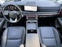 Hyundai Santa Fe 1.6 T-GDI PHEV Premium 4WD / Fabrieksgarantie tot 12-2029 / Dealer onderhouden / Afneembare Trekhaak / HUD / EAER 54 km / Camera 360° / Stoelventilatie / Stuur-, stoel- & achterbankverwarming / 20" LM wielen & All Season banden /