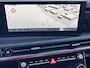 Hyundai Santa Fe 1.6 T-GDI PHEV Premium 4WD / Fabrieksgarantie tot 12-2029 / Dealer onderhouden / Afneembare Trekhaak / HUD / EAER 54 km / Camera 360° / Stoelventilatie / Stuur-, stoel- & achterbankverwarming / 20" LM wielen & All Season banden /