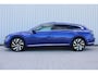 Volkswagen Arteon Shooting Brake 1.4 TSI eHybrid R-Line Business+ | Incl. 12 maanden garantie | SOH 92% | Stoel/stuurverwarming | Uitklapbare trekhaak | Schuif/kantel dak | Adaptieve cruise control | Apple carplay/Android auto | Head-up display |