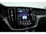 Volvo XC60 2.0 T6 Plug-in hybrid AWD Plus Dark | Pano-dak | Adap. Cruise | H&K Audio | 4x stoel + stuurverwarming |