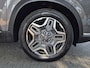 Hyundai Santa Fe 1.6 T-GDI PHEV Premium Plus Sky / SOH 100% / Dealer onderhouden / Fabrieksgarantie tot 06-2027 / Trekgewicht 1350 kg / Head Up Display / Elektrische achterklep / Rondomzicht camera / Stuur- Stoel & Achterbank verwarming / Glazen schuif- en kanteldak /