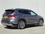 Hyundai Santa Fe 1.6 T-GDI PHEV Premium Plus Sky / SOH 100% / Dealer onderhouden / Fabrieksgarantie tot 06-2027 / Trekgewicht 1350 kg / Head Up Display / Elektrische achterklep / Rondomzicht camera / Stuur- Stoel & Achterbank verwarming / Glazen schuif- en kanteldak /