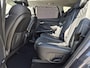 Hyundai Santa Fe 1.6 T-GDI PHEV Premium Plus Sky / SOH 100% / Dealer onderhouden / Fabrieksgarantie tot 06-2027 / Trekgewicht 1350 kg / Head Up Display / Elektrische achterklep / Rondomzicht camera / Stuur- Stoel & Achterbank verwarming / Glazen schuif- en kanteldak /