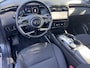 Hyundai Tucson 1.6 T-GDI PHEV Comfort Smart 4WD / Fabrieksgarantie tot 06-2028 / Accu SoH 100 % / Dealer onderhouden / Navigatie / Camera / Apple Carplay Android / Stuur- en stoelverwarming / 19" LM wielen /