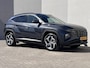 Hyundai Tucson 1.6 T-GDI PHEV Comfort Smart 4WD / Fabrieksgarantie tot 06-2028 / Accu SoH 100 % / Dealer onderhouden / Navigatie / Camera / Apple Carplay Android / Stuur- en stoelverwarming / 19" LM wielen /