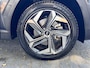 Hyundai Tucson 1.6 T-GDI PHEV Comfort Smart 4WD / Fabrieksgarantie tot 06-2028 / Accu SoH 100 % / Dealer onderhouden / Navigatie / Camera / Apple Carplay Android / Stuur- en stoelverwarming / 19" LM wielen /