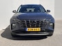 Hyundai Tucson 1.6 T-GDI PHEV Comfort Smart 4WD / Fabrieksgarantie tot 06-2028 / Accu SoH 100 % / Dealer onderhouden / Navigatie / Camera / Apple Carplay Android / Stuur- en stoelverwarming / 19" LM wielen /