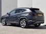 Hyundai Tucson 1.6 T-GDI PHEV Comfort Smart 4WD / Fabrieksgarantie tot 06-2028 / Accu SoH 100 % / Dealer onderhouden / Navigatie / Camera / Apple Carplay Android / Stuur- en stoelverwarming / 19" LM wielen /