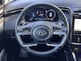 Hyundai Tucson 1.6 T-GDI PHEV Comfort Smart 4WD / Fabrieksgarantie tot 06-2028 / Accu SoH 100 % / Dealer onderhouden / Navigatie / Camera / Apple Carplay Android / Stuur- en stoelverwarming / 19" LM wielen /