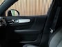 Volvo XC40 B4 Plus Dark | Trekhaak | Harman Kardon | Bestuurdersstoel elektrisch geheugen | Adaptieve Cruise Control | Stoel en Stuurwielverwarming | Google Infotainment | Parkeercamera | Pilot Assist | BLIS Dode Hoek Detectie | Keyless Drive | Parkeersensoren voor+achter | Passagiersstoel elektrisch | Elektrisch bedienbare achterklep | 18 Inch | Zitting verlenging voorstoelen | DAB Radio | Apple Carplay/Android Auto | Draadloos telefoon opladen | Volvo On Call met mobiele App functie | Onyx Black Metallic |