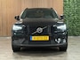 Volvo XC40 B4 Plus Dark | Trekhaak | Harman Kardon | Bestuurdersstoel elektrisch geheugen | Adaptieve Cruise Control | Stoel en Stuurwielverwarming | Google Infotainment | Parkeercamera | Pilot Assist | BLIS Dode Hoek Detectie | Keyless Drive | Parkeersensoren voor+achter | Passagiersstoel elektrisch | Elektrisch bedienbare achterklep | 18 Inch | Zitting verlenging voorstoelen | DAB Radio | Apple Carplay/Android Auto | Draadloos telefoon opladen | Volvo On Call met mobiele App functie | Onyx Black Metallic |