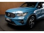 Volvo XC40 2.0 B3 Core Navi ACC 360° Elektr. trekhaak Standkachel Park Assist Pilot Zwarte binnenhemel Elektr. bedienbare achterklep Sfeerverlichting Stuurverwarming Stoelverwarming PDC LM velgen BTW auto!