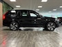 Volvo XC90 T8 AWD Recharge R-Design Long Range | Harman Kardon | 455pk | Schuifdak | Adaptieve Cruise Control | Stoelverwarming voor+achter | Stuurwielverwarming | 20 Inch | Full LED meesturende koplampen | Pilot Assist | BLIS Dode Hoek Detectie | Elektrische voorstoelen geheugen | R-Design Contourstoelen Nappa lederen/Alcantara met wit stiksel en bies | Zitting verlenging voorstoelen | Lederen dashboard | Keyless Drive | Parkeersensoren voor+achter | Privacy Glass | Elektrisch bedienbare achterklep | Geïntegreerde zongordijnen achterportieren | 7-Persoons | 4-Zone Climate Control | DAB Radio | Apple Carplay/Android Auto | Draadloos telefoon opladen | Verlichte instaplijsten | Volvo On Call met mobiele App functie | Onyx Black Metallic |