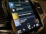 Volvo XC90 T8 AWD Recharge R-Design Long Range | Harman Kardon | 455pk | Schuifdak | Adaptieve Cruise Control | Stoelverwarming voor+achter | Stuurwielverwarming | 20 Inch | Full LED meesturende koplampen | Pilot Assist | BLIS Dode Hoek Detectie | Elektrische voorstoelen geheugen | R-Design Contourstoelen Nappa lederen/Alcantara met wit stiksel en bies | Zitting verlenging voorstoelen | Lederen dashboard | Keyless Drive | Parkeersensoren voor+achter | Privacy Glass | Elektrisch bedienbare achterklep | Geïntegreerde zongordijnen achterportieren | 7-Persoons | 4-Zone Climate Control | DAB Radio | Apple Carplay/Android Auto | Draadloos telefoon opladen | Verlichte instaplijsten | Volvo On Call met mobiele App functie | Onyx Black Metallic |