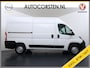 Peugeot Boxer 330 2.2HDi 141PK L2H2 3-Persoons Euro 6 Trekhaak Camera Airco Navi Cruise Control Pdc Betonplex Vloer Wandbetimmering Schuifdeur 1e Eigenaar 2.500KG Trekgewicht