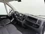 Peugeot Boxer 330 2.2HDi 141PK L2H2 3-Persoons Euro 6 Trekhaak Camera Airco Navi Cruise Control Pdc Betonplex Vloer Wandbetimmering Schuifdeur 1e Eigenaar 2.500KG Trekgewicht