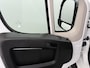 Peugeot Boxer 330 2.2HDi 141PK L2H2 3-Persoons Euro 6 Trekhaak Camera Airco Navi Cruise Control Pdc Betonplex Vloer Wandbetimmering Schuifdeur 1e Eigenaar 2.500KG Trekgewicht