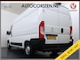 Peugeot Boxer 330 2.2HDi 141PK L2H2 3-Persoons Euro 6 Trekhaak Camera Airco Navi Cruise Control Pdc Betonplex Vloer Wandbetimmering Schuifdeur 1e Eigenaar 2.500KG Trekgewicht